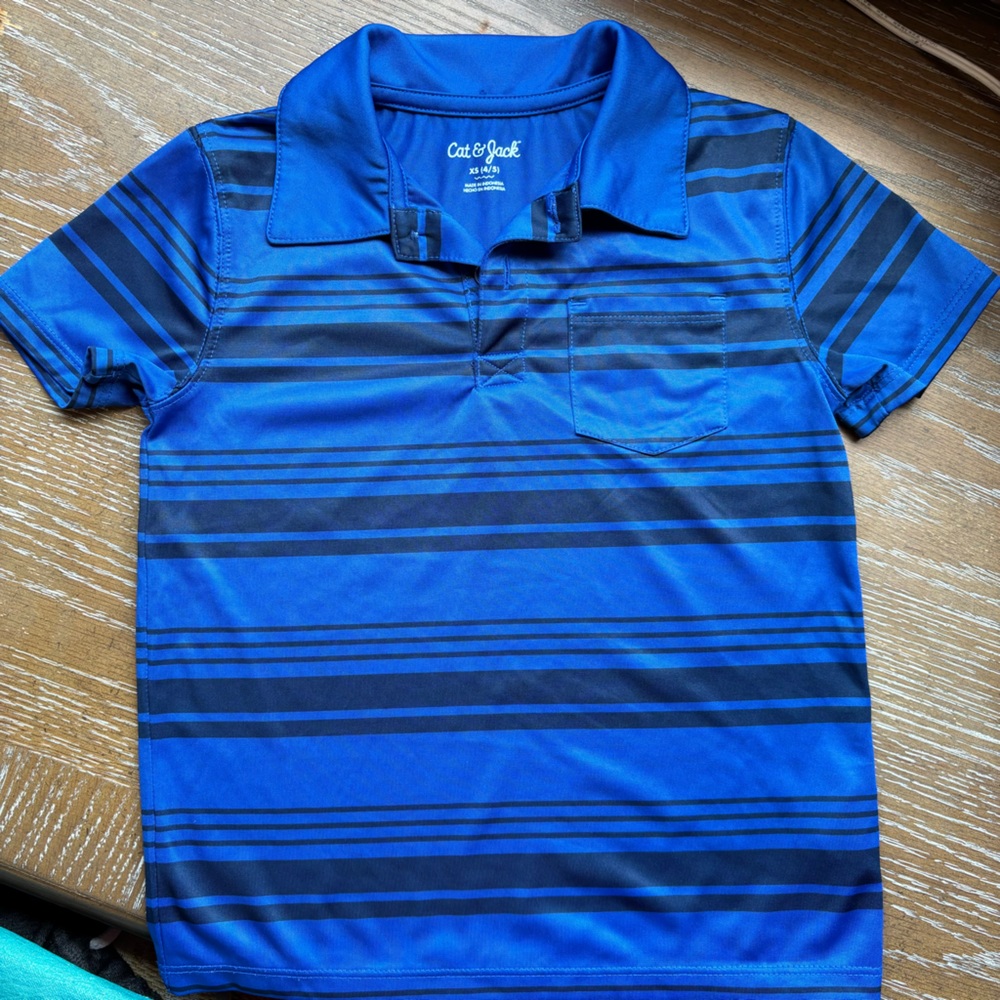 Boys Cat & Jack collared shirt XS 4/5